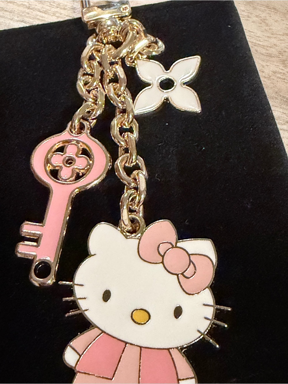 Source Unknown Pink and White Hello Kitty Enamel Key & Card Holder Charm - Picture 7 of 7